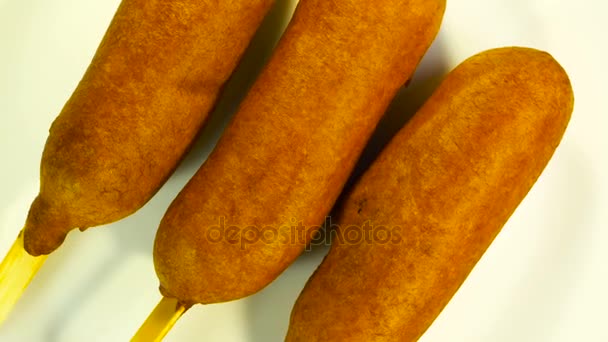 Top view of plate with three corn dogs spinning — Stock Video