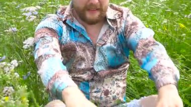 Sakallı şık adam alanındadır rahatlatıcı