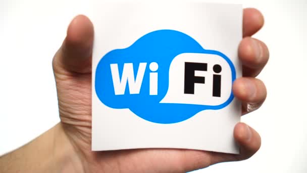 Wi-Fi zone teken geïsoleerd op wit. Mannelijke hand met Wi-Fi teken — Stockvideo