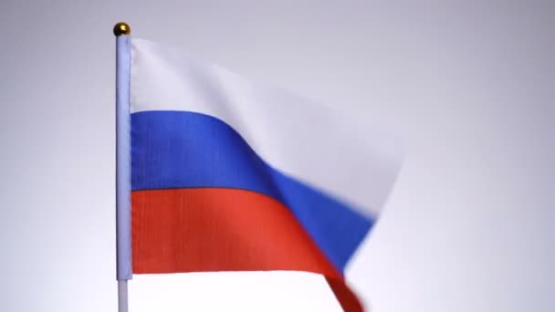 Russian flag on flagpole flying and waving in the wind. — Stock Video