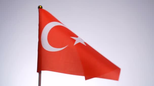 Turkish flag on flagpole flying and waving in the wind. — Stock Video