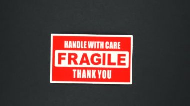 FRAGILE uyarı işareti sözcük metni