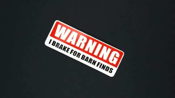 警告I BREAK FOR BARN FINDS警告标志文字 — 图库视频影像