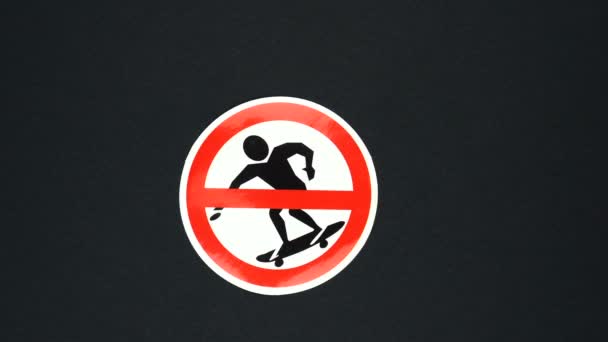 NO SKATEBOARDING segnale di avvertimento . — Video Stock