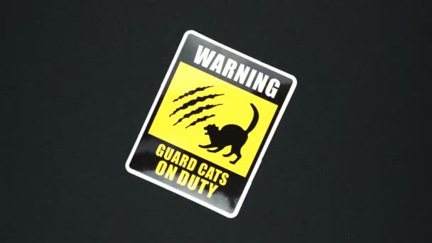 WARNING GUARD CATS ON DUTY warning sign word text — Stock Video