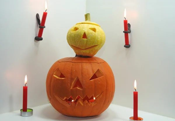 Halloweenpompoenkopkrik lantaarn — Stockfoto