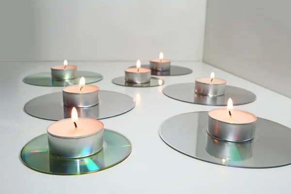 Velas colocadas em discos compactos . — Fotografia de Stock