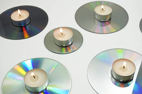 Velas colocadas en discos compactos . — Foto de Stock