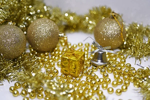 Gouden kerstversiering. — Stockfoto