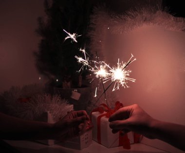 Noel maytap karanlığın içinde.