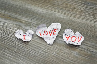 Müzik sayfalardaki ifade seviyorum.