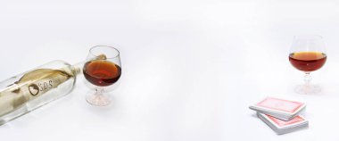 Kompozisyon içme ve oyun kartları.