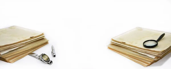 Kalem ile eski kitaplar.