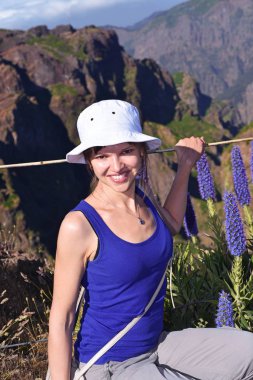 Madeira'nın Dağları'nda genç kadın