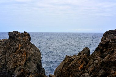 Vahşi okyanus dalgaları.