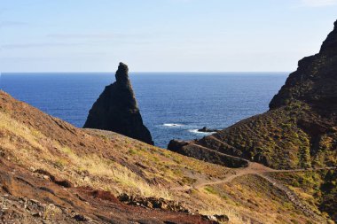Dağları Atlantik Okyanusu kıyıları yakınında.