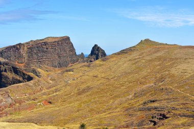 Dağları Atlantik Okyanusu kıyıları yakınında.