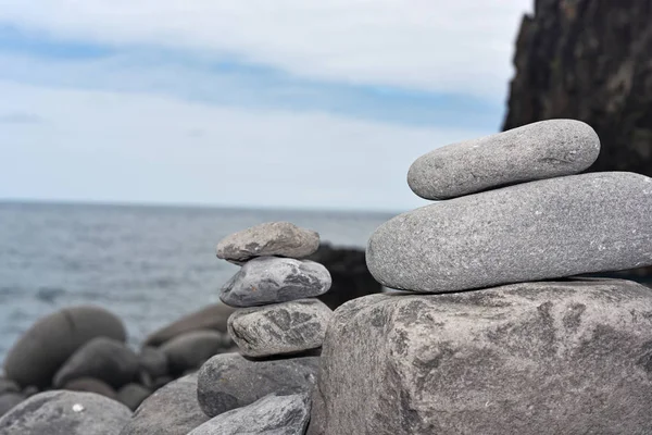 Grup de pietre lângă coasta oceanului Atlantic . — Fotografie, imagine de stoc