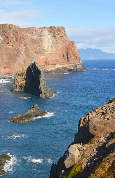 Dağları Atlantik Okyanusu kıyıları yakınında.
