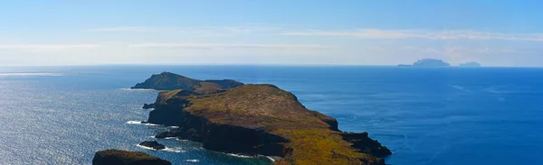 Montañas cerca de las costas del Océano Atlántico . — Foto de Stock