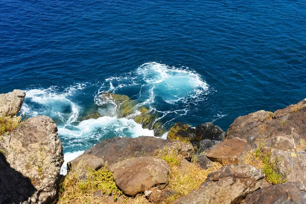 Montagnes près des côtes de l'océan Atlantique . — Photo