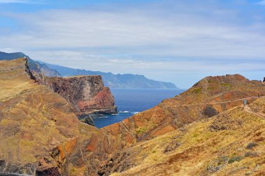 Dağları Atlantik Okyanusu kıyıları yakınında.