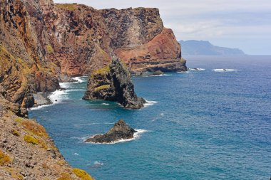 Dağları Atlantik Okyanusu kıyıları yakınında.