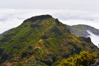 En yüksek Madeira Adası Dağı Pico Ruivo.