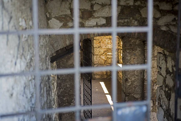 Stone room with an iron grating. — Stock Photo, Image