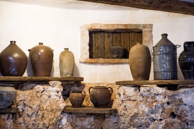 eski şarap şişeleri.