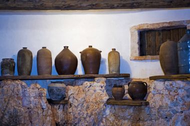 eski şarap şişeleri.