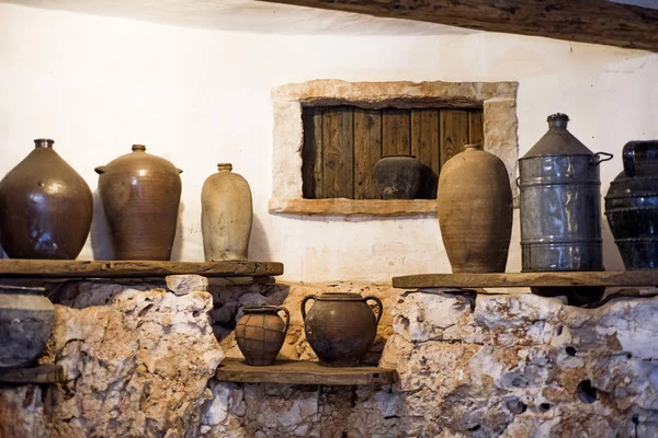 eski şarap şişeleri.