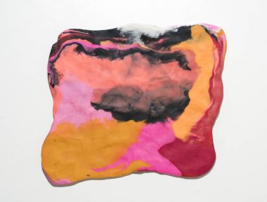 Arka plan oynamak çamurdan yapılmış.