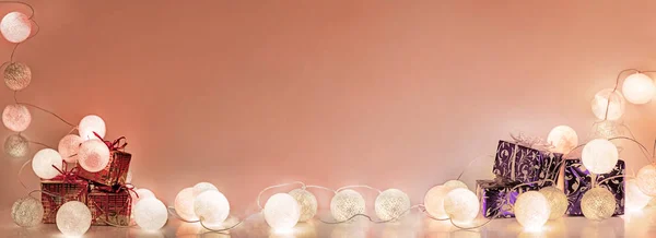 Noel süsleri. Yuvarlak elektrik Noel ışıkları