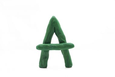 Latin alfabesi oynamak çamurdan yapılmış.