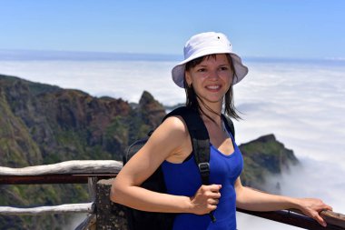 Madeira'nın Dağları'nda genç kadın