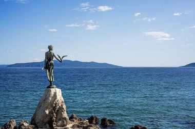 Opatija Promenade Istria üzerinden güneşli yaz gününde görüntülemek.