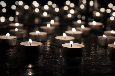 Baralama mum dekoratif cam.