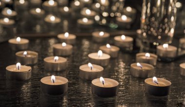 Baralama mum dekoratif cam.