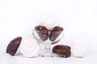 Cam siyah ve beyaz krema.