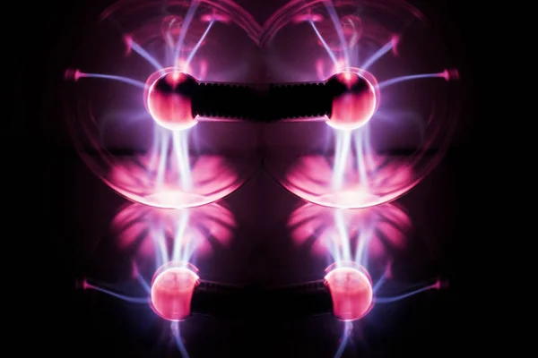 Электрические огненные шары. Абстрактное фото электрических волн . — стоковое фото