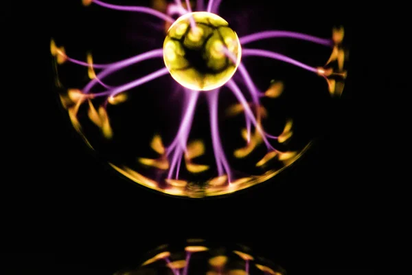 Electricity fire-ball. Abstract photo of electric waves. — Stock Photo, Image
