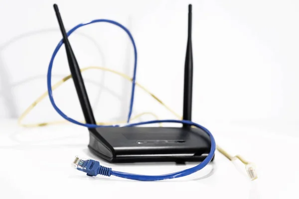 Siyah internet yönlendirici.