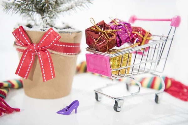 Foto abstracta de Navidad. Decoración navideña con pequeños elementos de diseño. Feliz año nuevo 2020 ! — Foto de Stock