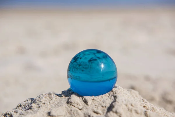 Glass sphere at the beach. Sunny Spring day. — Stock Photo, Image
