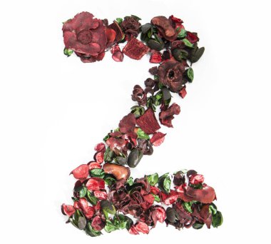 Kuru gül çiçeklerinden yapılmış Latin alfabesi harfi.