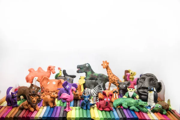 Тварини, виготовлені з іграшки глини. — стокове фото