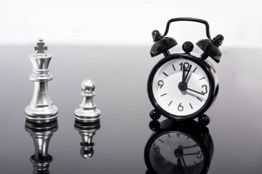 Günışığı Tasarruf Zamanı. Dst. Saat yaz ayına gidiyor. Zamanı ileri al.