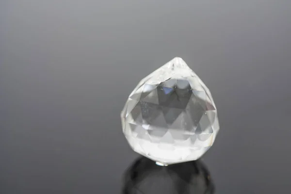 Brillant funkelnden klaren Diamanten, Nahaufnahme schießen auf isoliertem Hintergrund — Stockfoto