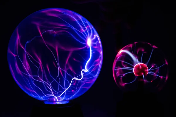 Elektrikli ateş topu. Elektrik dalgalarının soyut fotoğrafı. Statik Elektrik - Resim Stoku